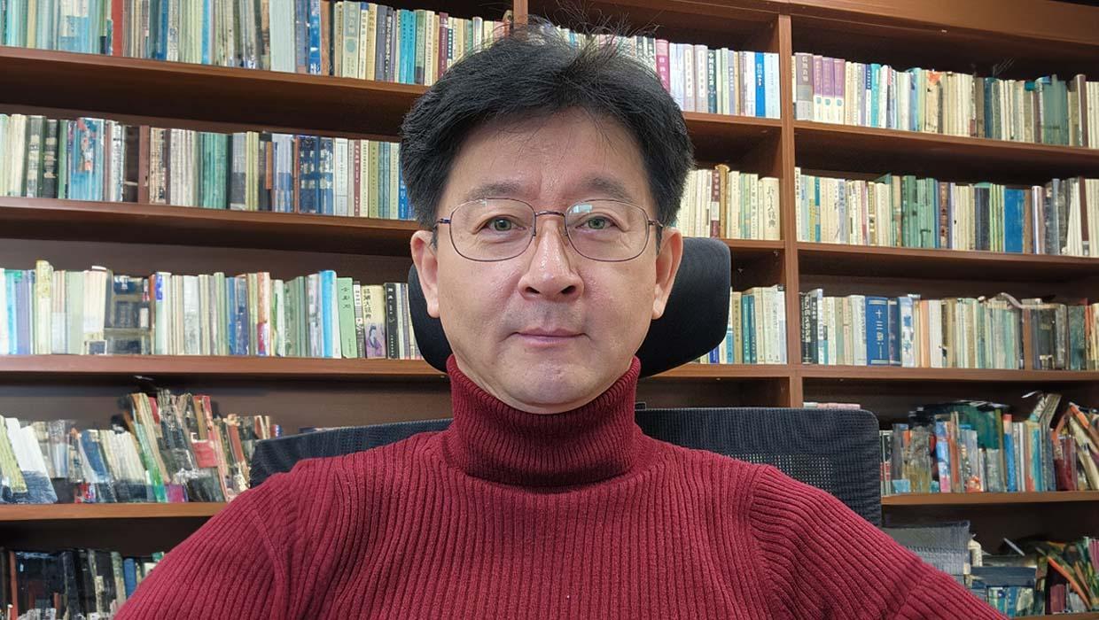 Professor Ahn Sung-jae of Incheon National University Graduate School of Education publishes  There  대표이미지